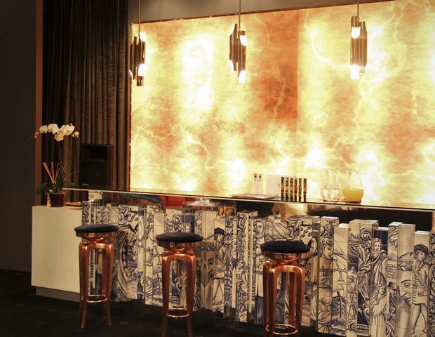 Mid-Century Modern chairs to your bar