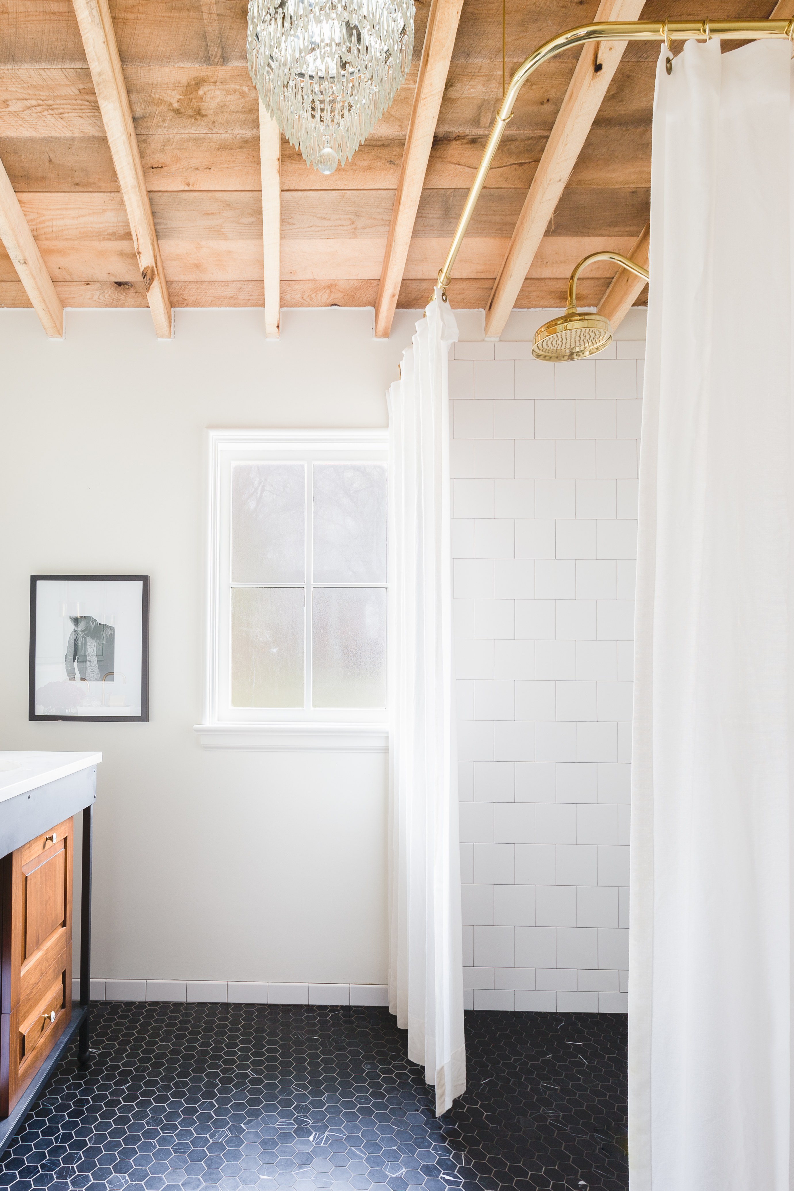 how to turn an old fashioned bathroom into modern