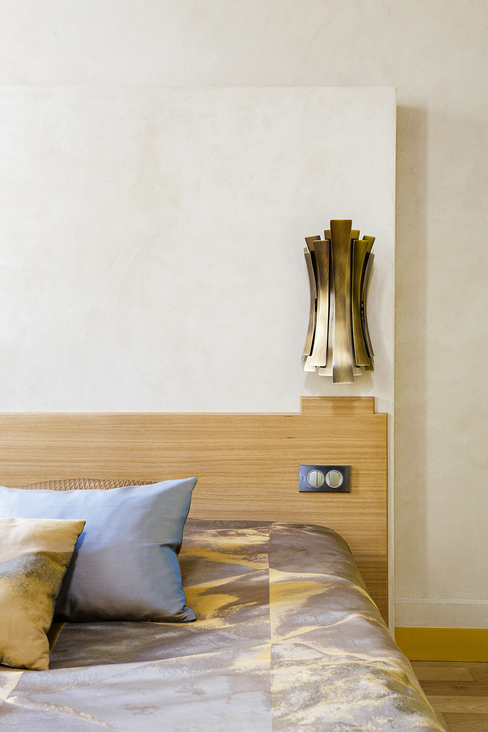 “THE SHIFT”, A FENG SHUI MODERN HOME IN PARIS