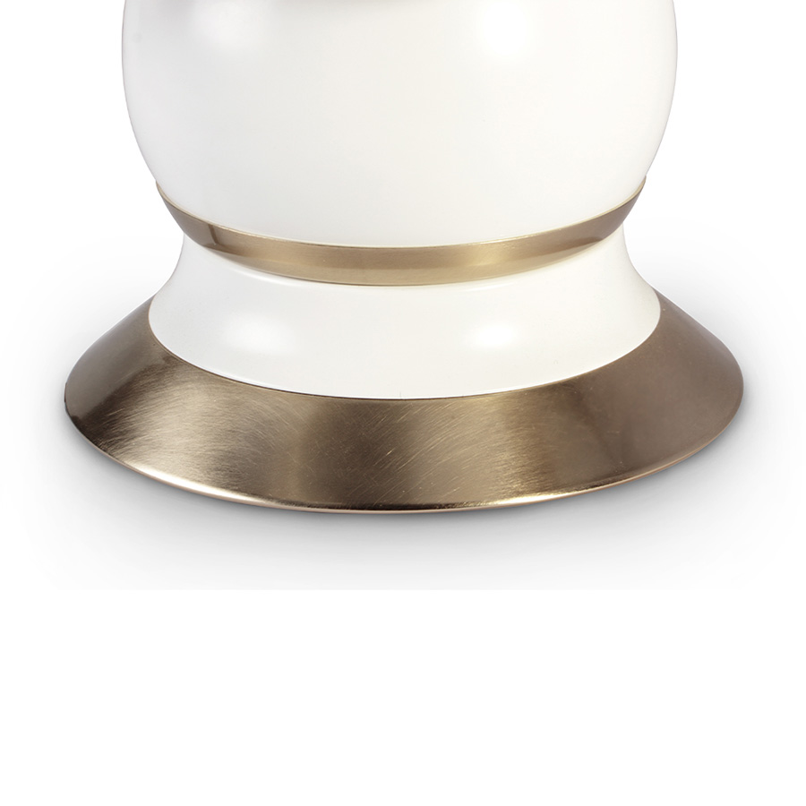 Atomic mid-century desk lamp was inspired by the molecular composition of the atom. With a body handmade in brass and steel, this large table lamp features a set of 4 round spotlights all arranged in an abstract organic composition. Weighing in at almost 20 pounds, Atomic table light has several gold-plated elements that turn it into a sophisticated option perfect for a modern home office, or a contemporary living room.