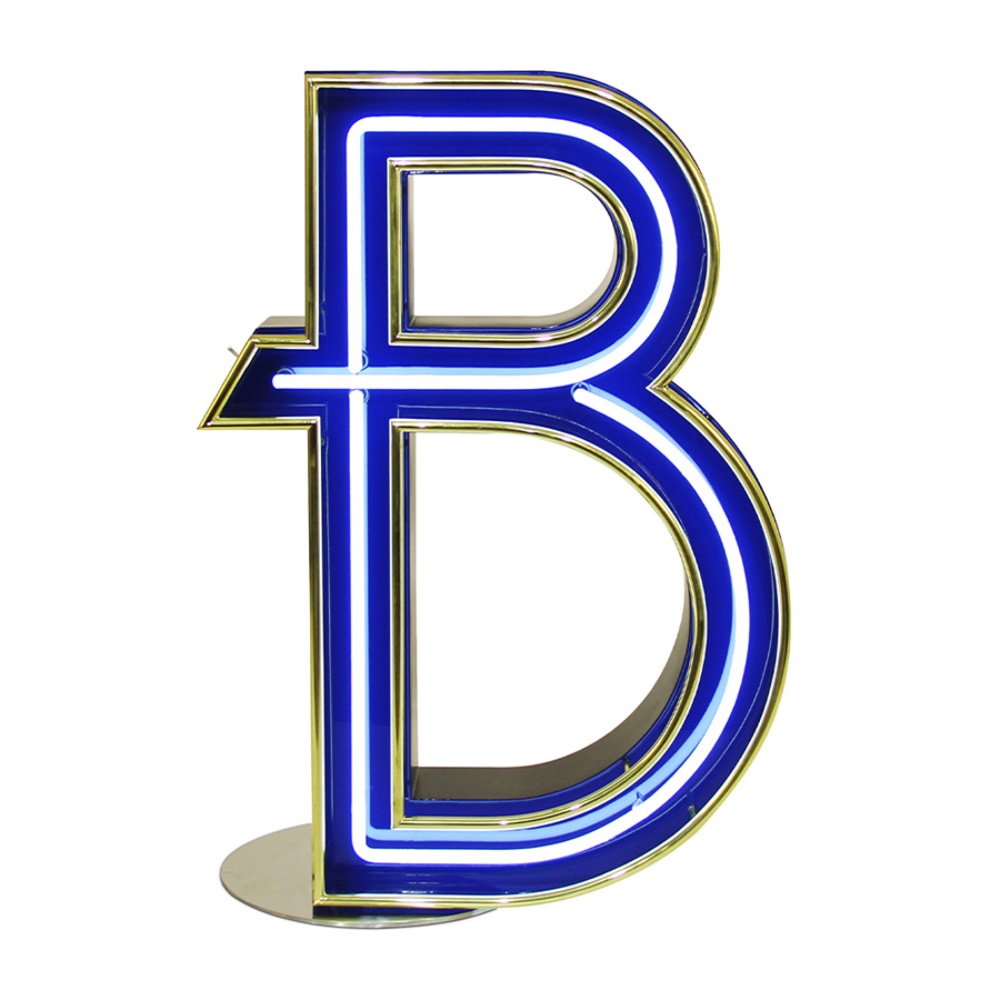 With its soft round deco shape, the graphic letter B, with a mixture of gold, black and blue fills any modern interior with luxury and elegance like no other. And just when you thought this lamp couldn’t surprise you more: you can place it outdoor too. Inspired by the icons of the art decor times, B stands for beauty, bohemian, brightness.