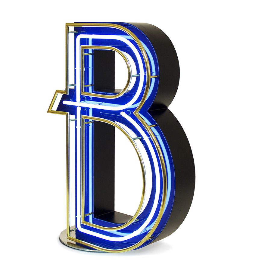 With its soft round deco shape, the graphic letter B, with a mixture of gold, black and blue fills any modern interior with luxury and elegance like no other. And just when you thought this lamp couldn’t surprise you more: you can place it outdoor too. Inspired by the icons of the art decor times, B stands for beauty, bohemian, brightness.