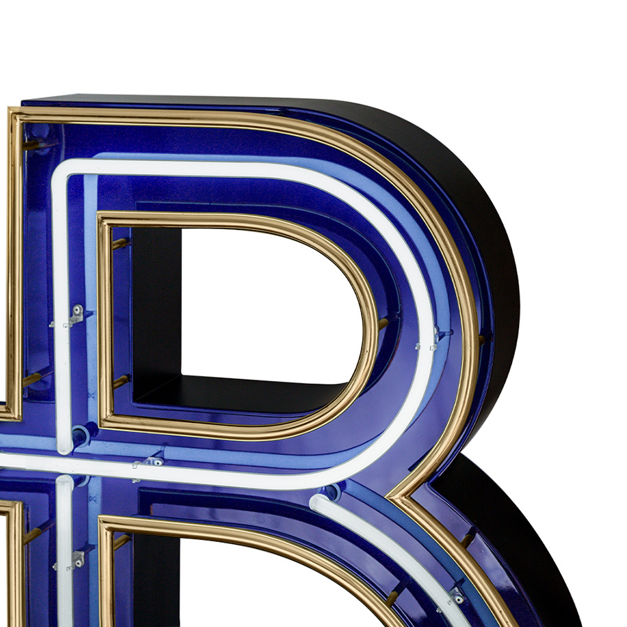 With its soft round deco shape, the graphic letter B, with a mixture of gold, black and blue fills any modern interior with luxury and elegance like no other. And just when you thought this lamp couldn’t surprise you more: you can place it outdoor too. Inspired by the icons of the art decor times, B stands for beauty, bohemian, brightness.