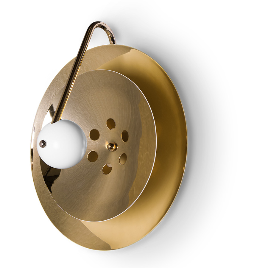Basie wall light fixture is a modern representation of the sci-fi aesthetics of the 1960s. The vintage mid-century lamp has a set of distinctive features which make it a stunning statement piece. It is an indoor wall light handmade in brass, with a center shade made in Aluminium and a mesmerizing gold-plated standard finish. The lamp shade is lacquered a glossy white for a more modern look.