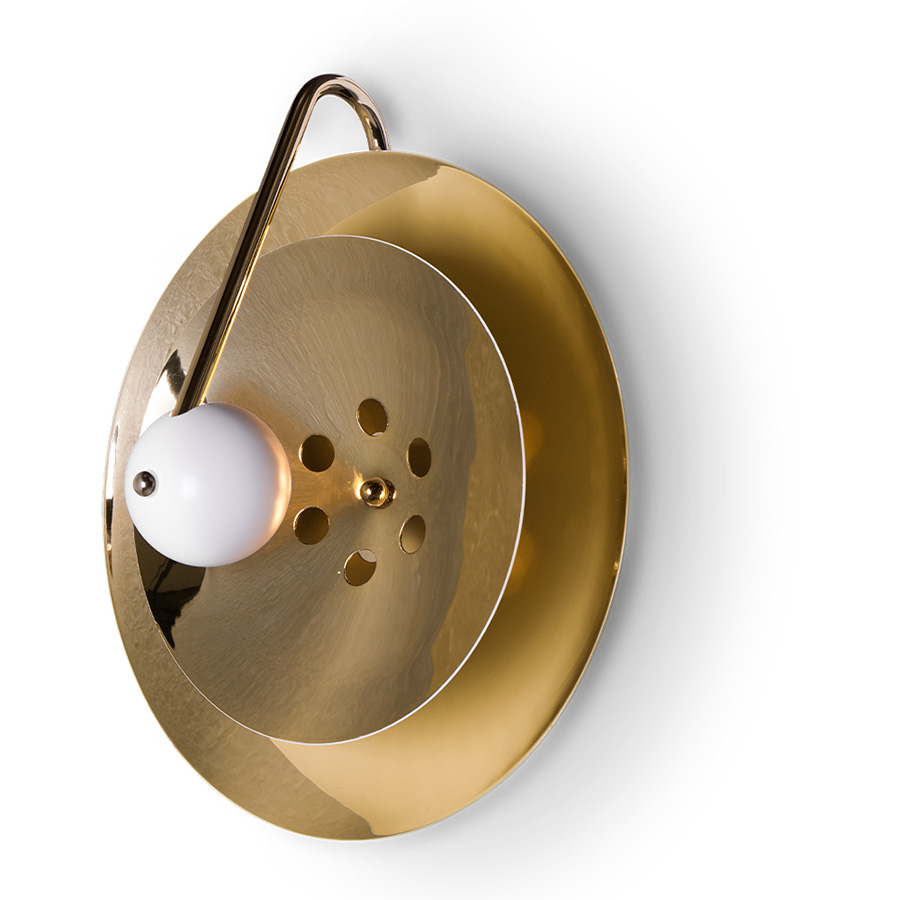 Basie wall light fixture is a modern representation of the sci-fi aesthetics of the 1960s. The vintage mid-century lamp has a set of distinctive features which make it a stunning statement piece. It is an indoor wall light handmade in brass, with a center shade made in Aluminium and a mesmerizing gold-plated standard finish. The lamp shade is lacquered a glossy white for a more modern look.