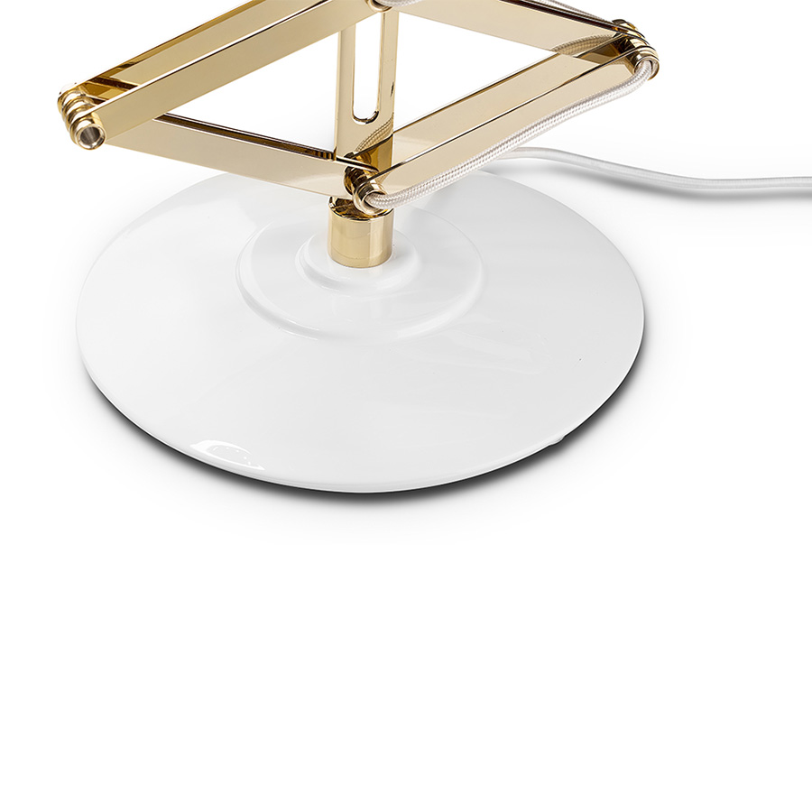 This task lamp is one of DelightFULL’s most versatile pieces. With an extendable arm it can reach almost 24’’, making it the perfect reading lamp, very easy to adjust. Its body and shade are handmade in brass and Aluminium. The black table lamp also features a gold-plated finish and a black textile wire, which can all be customized to fit your decor needs.