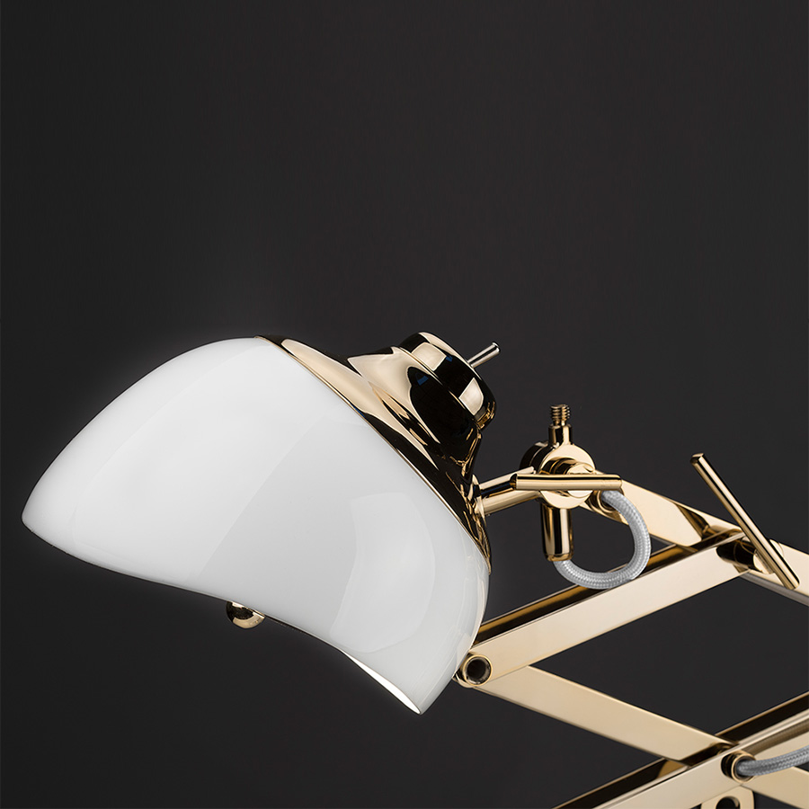 This task lamp is one of DelightFULL’s most versatile pieces. With an extendable arm it can reach almost 24’’, making it the perfect reading lamp, very easy to adjust. Its body and shade are handmade in brass and Aluminium. The black table lamp also features a gold-plated finish and a black textile wire, which can all be customized to fit your decor needs.