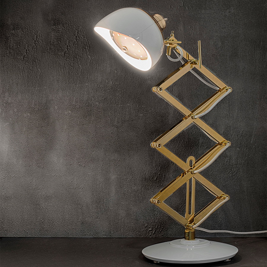 This task lamp is one of DelightFULL’s most versatile pieces. With an extendable arm it can reach almost 24’’, making it the perfect reading lamp, very easy to adjust. Its body and shade are handmade in brass and Aluminium. The black table lamp also features a gold-plated finish and a black textile wire, which can all be customized to fit your decor needs.