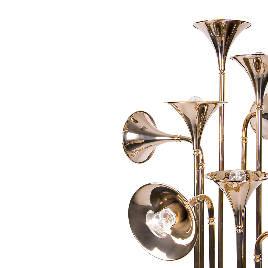 Botti floor lamp was inspired by the jazz musician of Chris Botti. The mid-century floor lamp is handmade in brass with a gold plated finish that reminds of a real trumpet due to its unique shape. With an Aluminium base, this modern floor light can be customized in marble, giving an even more luxurious design to your mid-century modern interior. This brass floor lamp has eight spotlights which offer a soft lighting and goes as tall as 70,9 inches.