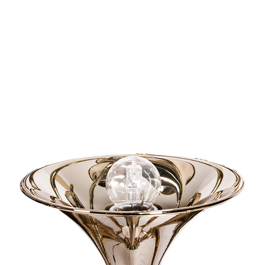 Botti floor lamp was inspired by the jazz musician of Chris Botti. The mid-century floor lamp is handmade in brass with a gold plated finish that reminds of a real trumpet due to its unique shape. With an Aluminium base, this modern floor light can be customized in marble, giving an even more luxurious design to your mid-century modern interior. This brass floor lamp has eight spotlights which offer a soft lighting and goes as tall as 70,9 inches.