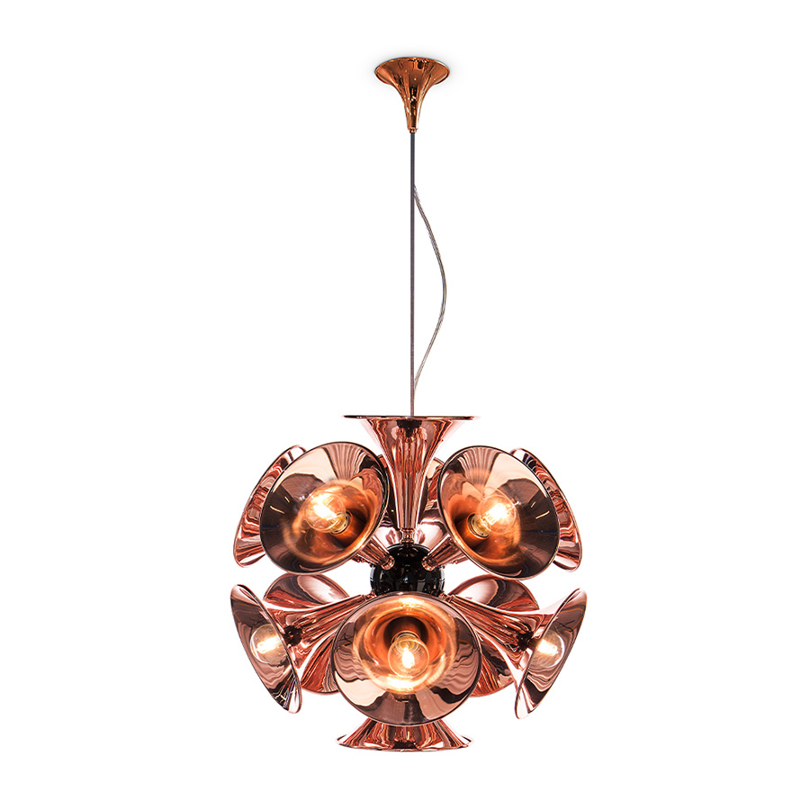 Inspired by the american trumpet player Chris Botti as a tribute to jazz music, Botti pendant lamp is a slightly smaller version of the modern chandelier with 15 trumpet-shaped shapes that stretch out from the center, creating a perfect sphere. It is handmade in brass, covered in a gold-plated finish.