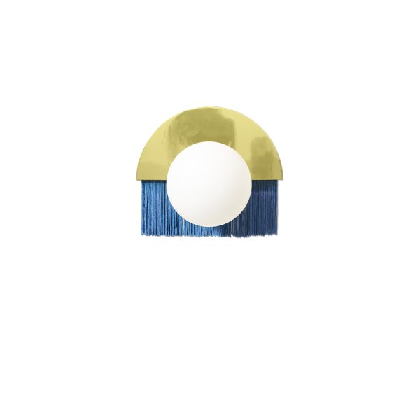 The Fawcett wall lamp is inspired by the colors that the actress Farrah Fawcett made her own, highlighting her radiance and cheerfulness with a blue touch. The star of the first Charlie’s Angels movie is considered to be one of the greatest female symbols of the 1970s thanks to her strong on-screen presence. Something that this unique wall lamp will add to your project, with a minimum effort.