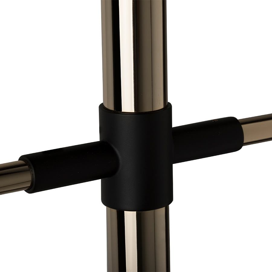 Inspired by the iconic mid-century era, Hank suspension light brings a graceful, organic shape to any room. Perfect for a mid-century modern interior, this lighting design offers the open look that is a great choice for today’s demand of stylish interior. This dazzling lamp has its body in brass and its shade in Aluminium.