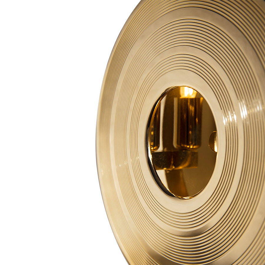 Hendrix wall sconce has a round shape that was inspired by a golden vinyl player. Ideal for every single mid-century modern interior, this wall light fixture will bring a smooth lighting effect to your room. 100% handmade in brass, Hendrix showcases a high quality craftsmanship. With a gold plated finish, this wall light has an avant-garde design perfect for modern and contemporary environments