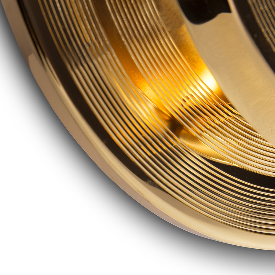 Hendrix wall sconce has a round shape that was inspired by a golden vinyl player. Ideal for every single mid-century modern interior, this wall light fixture will bring a smooth lighting effect to your room. 100% handmade in brass, Hendrix showcases a high quality craftsmanship. With a gold plated finish, this wall light has an avant-garde design perfect for modern and contemporary environments