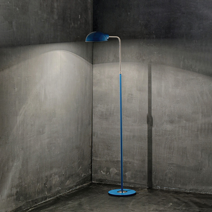 Inspired by the amazing personality of Herbie Hancock, Herbie floor lamp provides a brilliant warm vibe to every mid-century modern room. With a structure handmade in brass, its matte black exterior is complemented by a matte white interior shade. The standing lamp offers the possibility to regulate its direction and height from 47, 24“ to 63 inches.