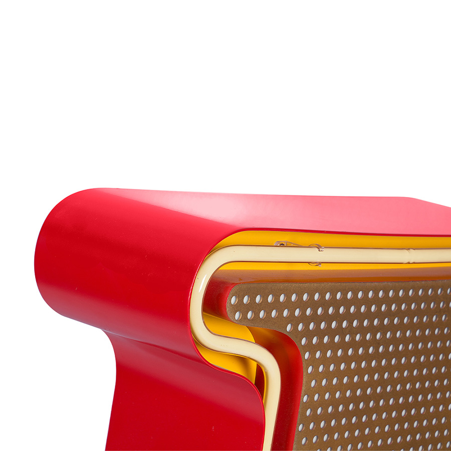 Just right. This retro style lighting design is just perfect for any vintage interior/exterior decor. Presenting itself with a sleek vintage vibe, the standard finish of this vintage marquee letter starts a new era. Follow if you are a lover of jazz and get this lamp just in time for the summer season in your outdoor or home interior project.