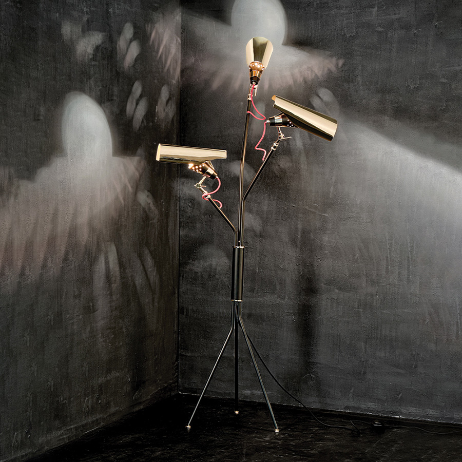 From music to cinema, or even design, Michael Jackson was and still is one of the greatest icons of all times. That’s why DelightFULL’s designers decided to pay a tribute to this amazing performer, by designing one fabulous piece that embodies rhythm, exposed mechanical elements, and luxurious finishes, never forgetting the inspirations for the 80s. We present you Jackson floor lamp.