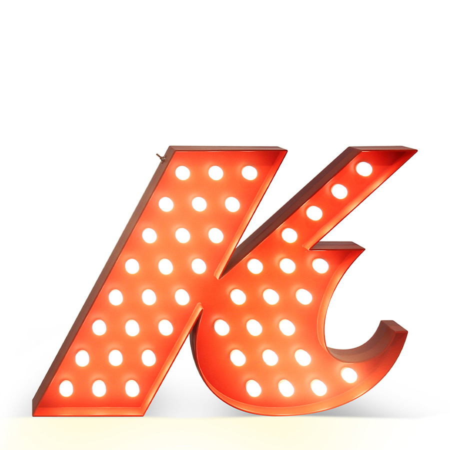 One of the highlights of the Graphic Collection. Red means fun means passion. With 44 bulbs that can be controlled with an on-off-on switch, which allows you to turn only a few of them on at a time. With a height of 1 meter, this iconic fixture can be placed on the floor or on the wall, only indoors. Making a lasting impression in any of your party ideas this marquee letter design is available in a mini version as well.