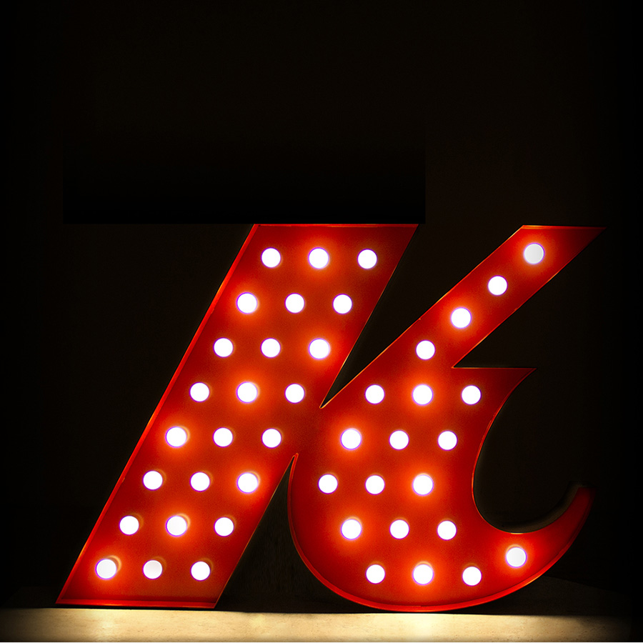 One of the highlights of the Graphic Collection. Red means fun means passion. With 44 bulbs that can be controlled with an on-off-on switch, which allows you to turn only a few of them on at a time. With a height of 1 meter, this iconic fixture can be placed on the floor or on the wall, only indoors. Making a lasting impression in any of your party ideas this marquee letter design is available in a mini version as well.