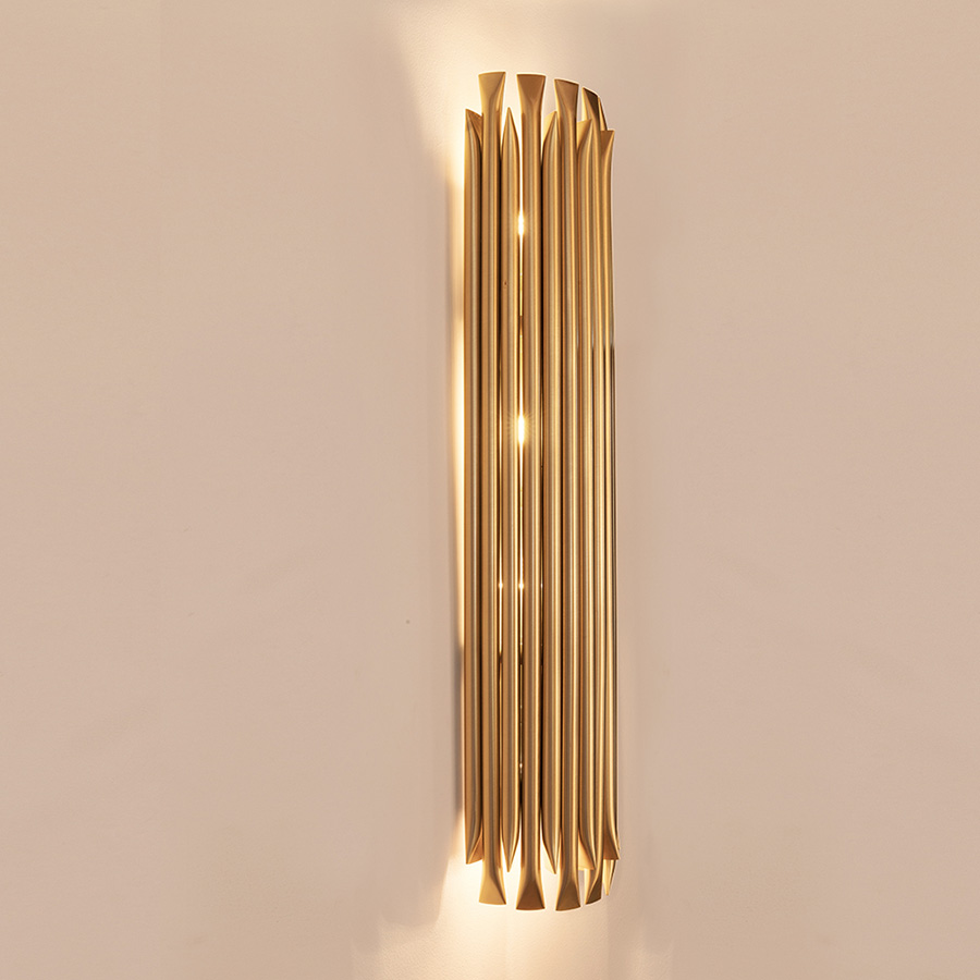 Matheny wall light has a complex and attractive geometry design of combined tubes. This unique lamp combines a mid-century modern design with a classic style that will make a statement in your home. Providing a subtle glow, this modern wall light is 100% handmade in brass and has a brushed nickel finish. With 4 lamps, we recommend you to use G9 bulbs.