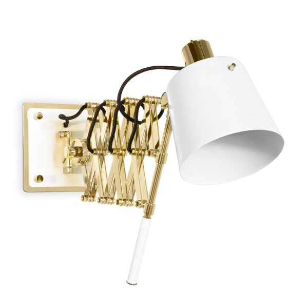 Pastorius wall lamp has an industrial chic style and features swing arms that are an American classic. Sophisticated and modern, Pastorius arm lamp complement any interior design. Its extendable arm built of brass can be adjusted into different positions and extends up to 26”. The handle made of steel with a matte black finishing gives you the possibility to adjust the lamp shade upwards or downwards.