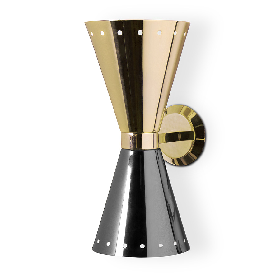 Piazzolla wall fixture is a pure 60’s stilnovo style that brings a retro touch to contemporary spaces. Featuring two Aluminium cones, this wall light fixture offers light both from top and bottom lamp shades to provide a subtle glow. With a dynamic and versatile look that can be applied to any setting, Piazzolla wall lamp can be mounted horizontally or vertically.