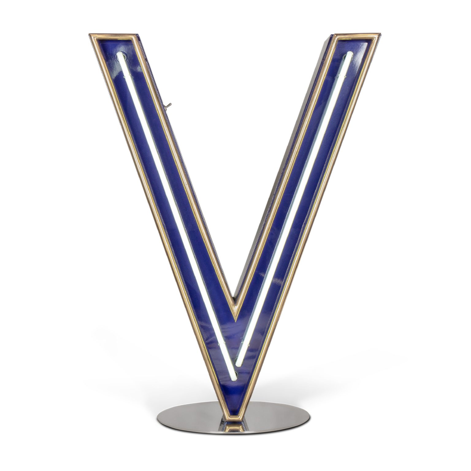 Grab the Las Vegas feeling inside or outside your design project! Inspired by the aura and authenticity of the city of lights this sophisticated lighting design has a copper plated and red frame that can be customizable on demand. Available in a mini version, the vivid colours reflect a state of being, creating an energetic atmosphere. Handmade in copper and acrylic.