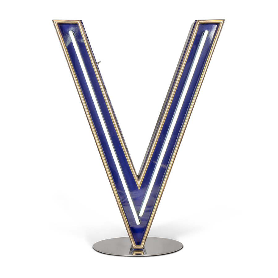 Grab the Las Vegas feeling inside or outside your design project! Inspired by the aura and authenticity of the city of lights this sophisticated lighting design has a copper plated and red frame that can be customizable on demand. Available in a mini version, the vivid colours reflect a state of being, creating an energetic atmosphere. Handmade in copper and acrylic.