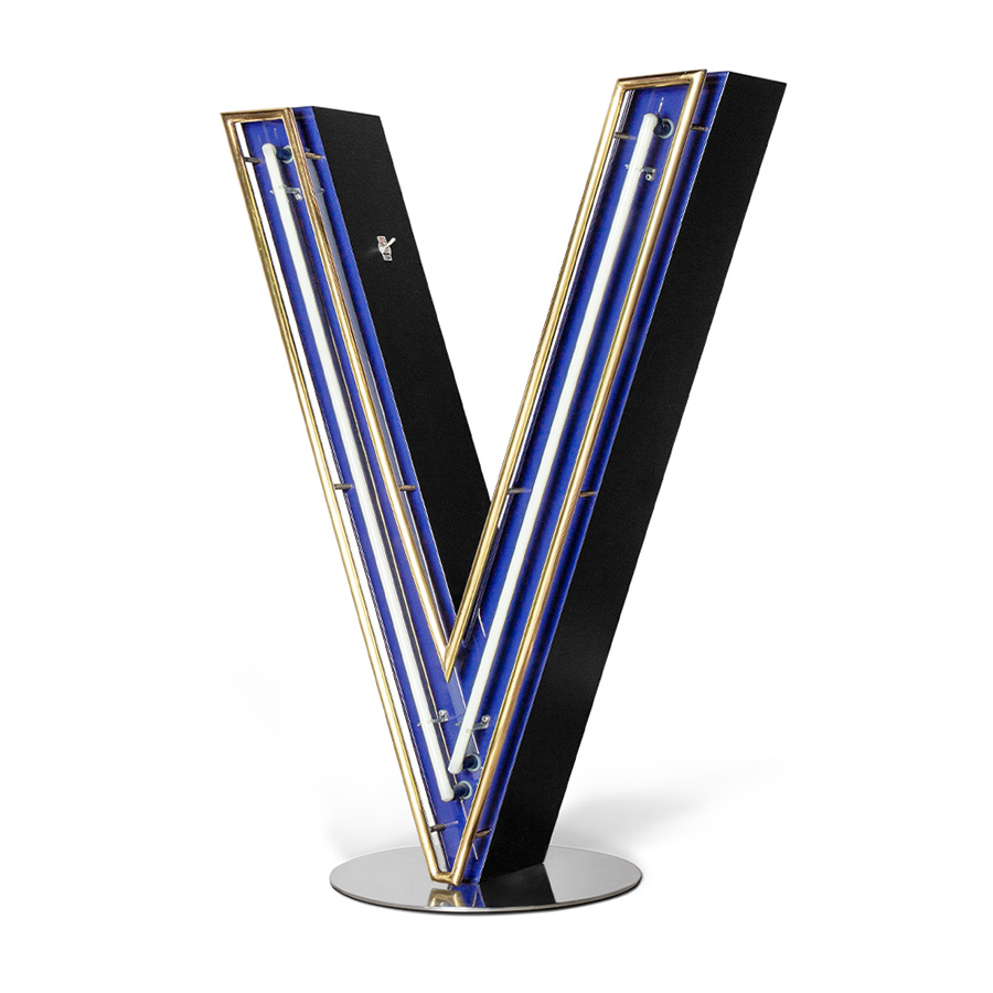 Grab the Las Vegas feeling inside or outside your design project! Inspired by the aura and authenticity of the city of lights this sophisticated lighting design has a copper plated and red frame that can be customizable on demand. Available in a mini version, the vivid colours reflect a state of being, creating an energetic atmosphere. Handmade in copper and acrylic.