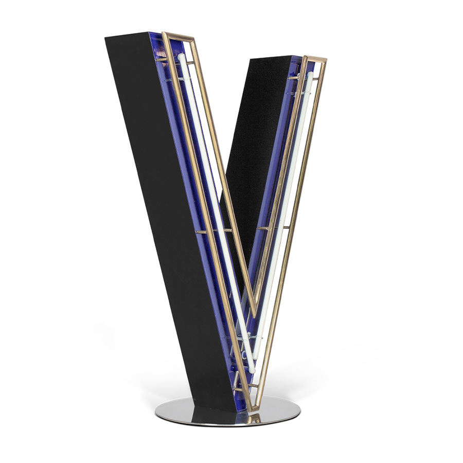 Grab the Las Vegas feeling inside or outside your design project! Inspired by the aura and authenticity of the city of lights this sophisticated lighting design has a copper plated and red frame that can be customizable on demand. Available in a mini version, the vivid colours reflect a state of being, creating an energetic atmosphere. Handmade in copper and acrylic.