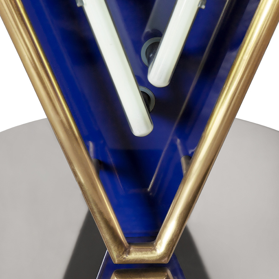 Grab the Las Vegas feeling inside or outside your design project! Inspired by the aura and authenticity of the city of lights this sophisticated lighting design has a copper plated and red frame that can be customizable on demand. Available in a mini version, the vivid colours reflect a state of being, creating an energetic atmosphere. Handmade in copper and acrylic.