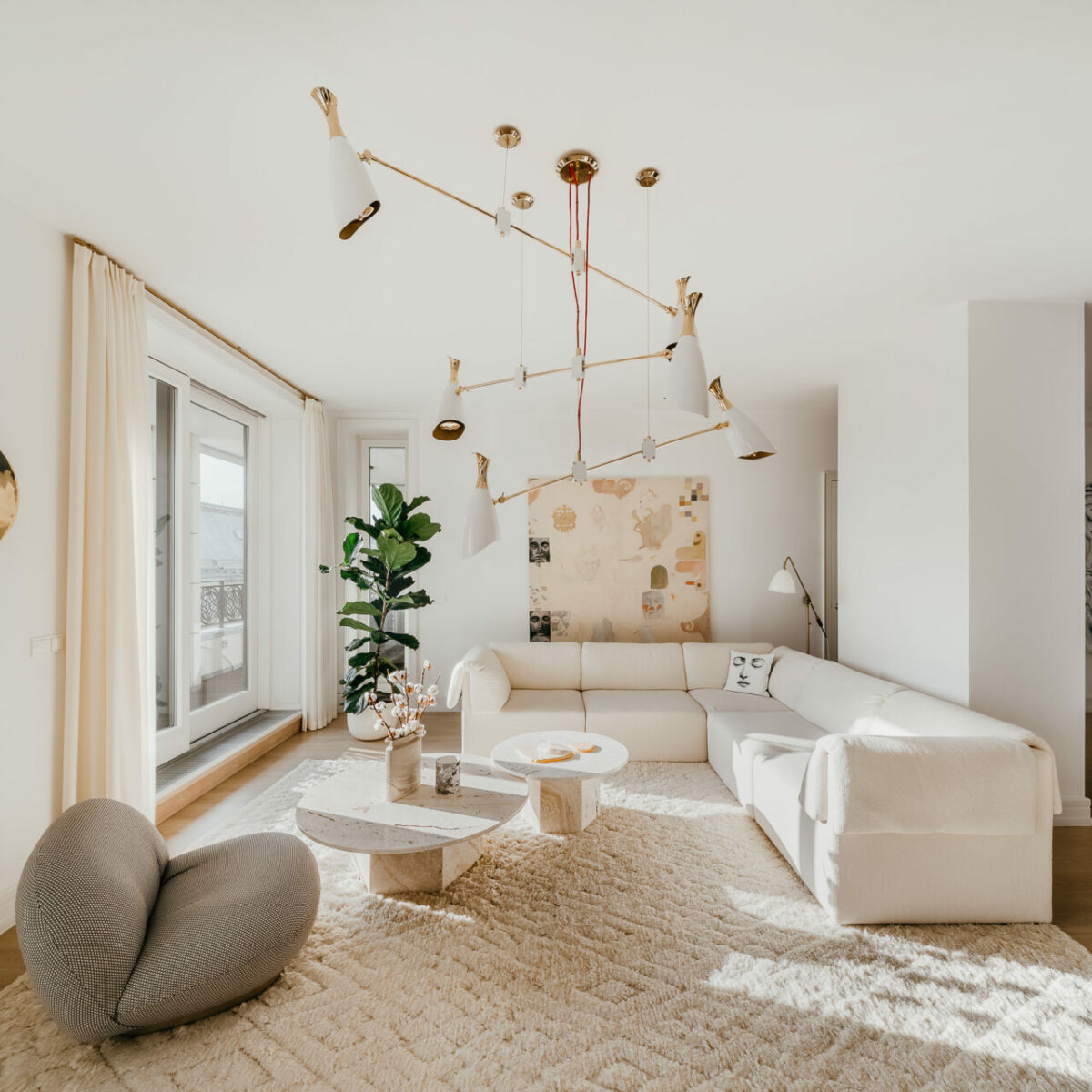 MONOCHROMATIC APARTMENT