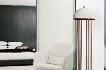 delightfull_turner-art-deco-floor-hotel-lounge-corner-lamp-02-cópia