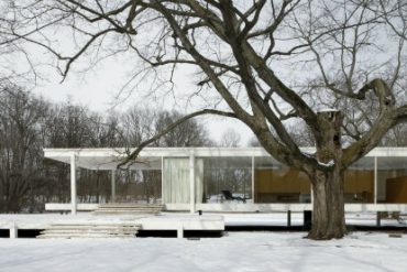 Re-Discover the Renowned Farnsworth House By Mies Van Der Rohe