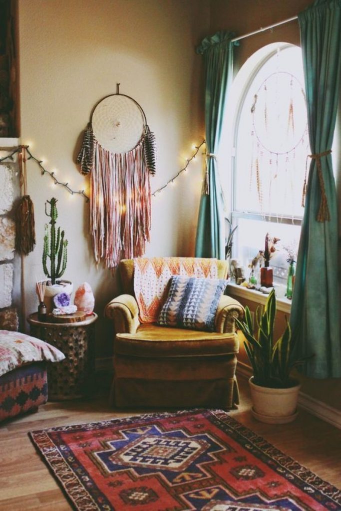 What is Hot On Pinterest: 5 Top Boho Bedroom Décor