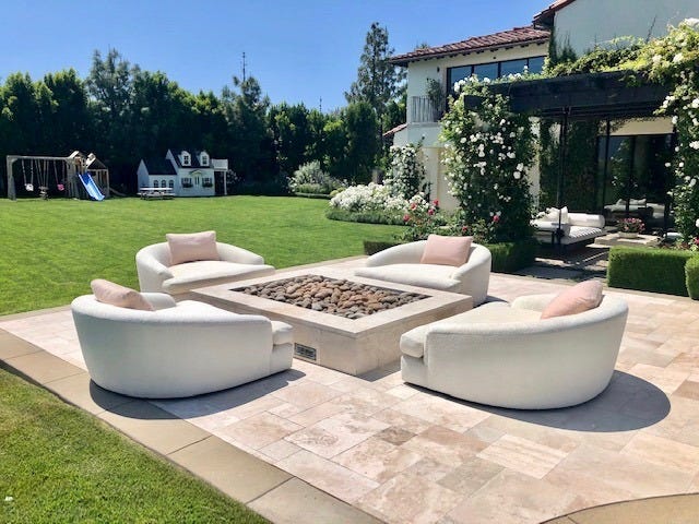 Open House Day 🏠 Khloé Kardashian Is Selling Her Calabasas Mansio For $19 Million - Let's Give You a Virtual Tour!