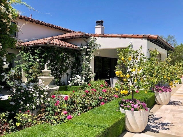 Open House Day 🏠 Khloé Kardashian Is Selling Her Calabasas Mansio For $19 Million - Let's Give You a Virtual Tour!
