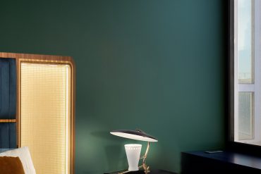Relaxing Mid-century Room With The Best Lighting
