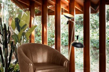 COZY & BREEZY MID-CENTURY MODERN LIVING SPACE