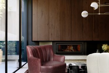 LIVING ROOM LIGHTING WITH CLASSICAL TOUCH