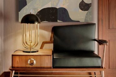 AN AMAZING TABLE LAMP FOR YOUR ENTRYWAY