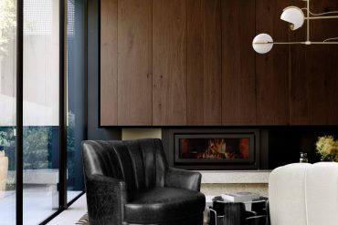 MATURE LIVING ROOM DECOR