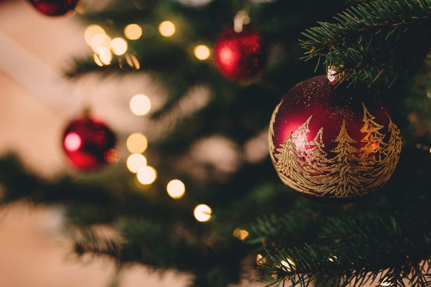 How To Create The Coziest Christmas Display, According To This Renowned Mid-Century Brand!